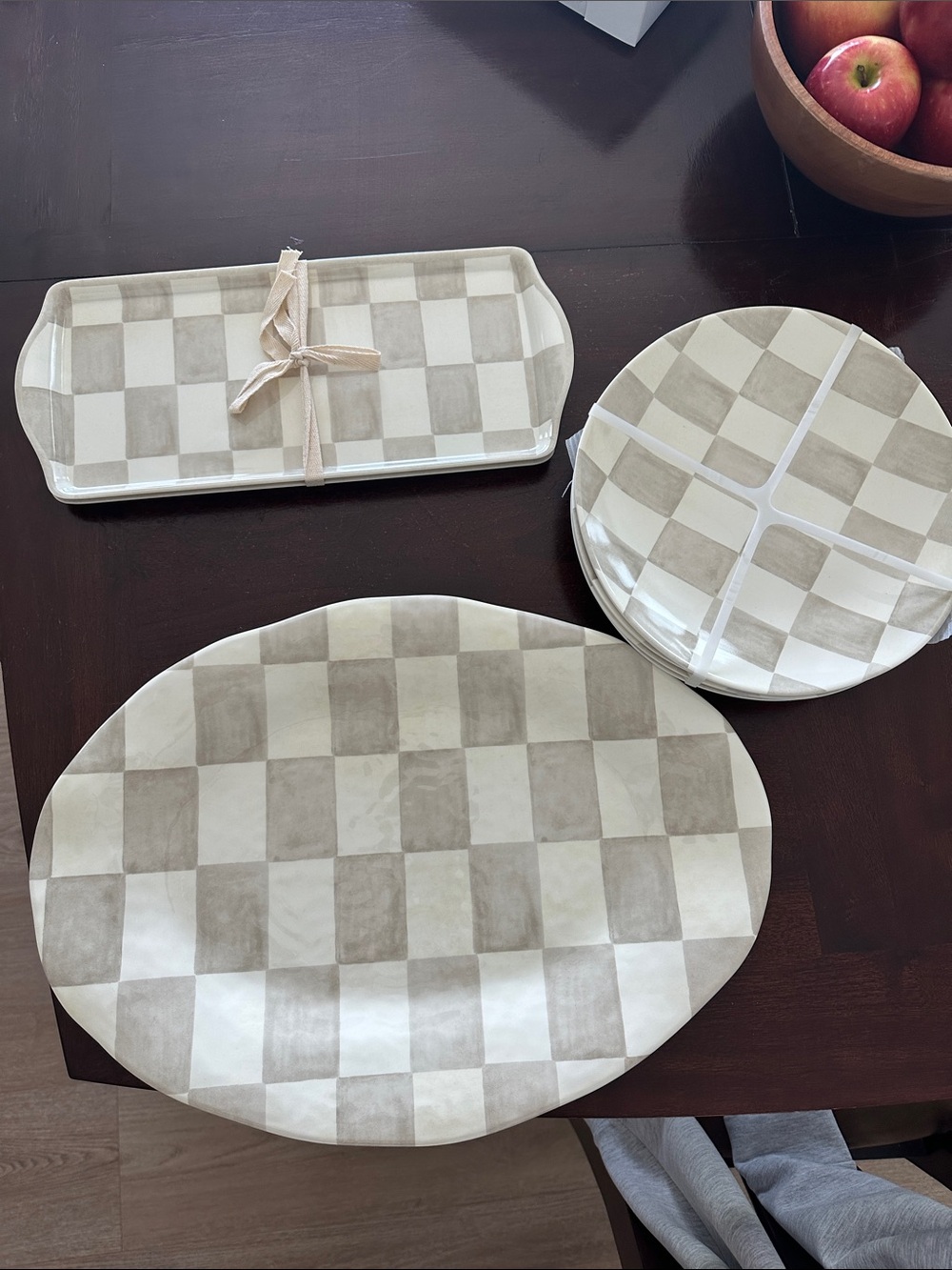 Mocha Checkerboard Serving set, 1 large platter, 2 smaller platters and 4 plates